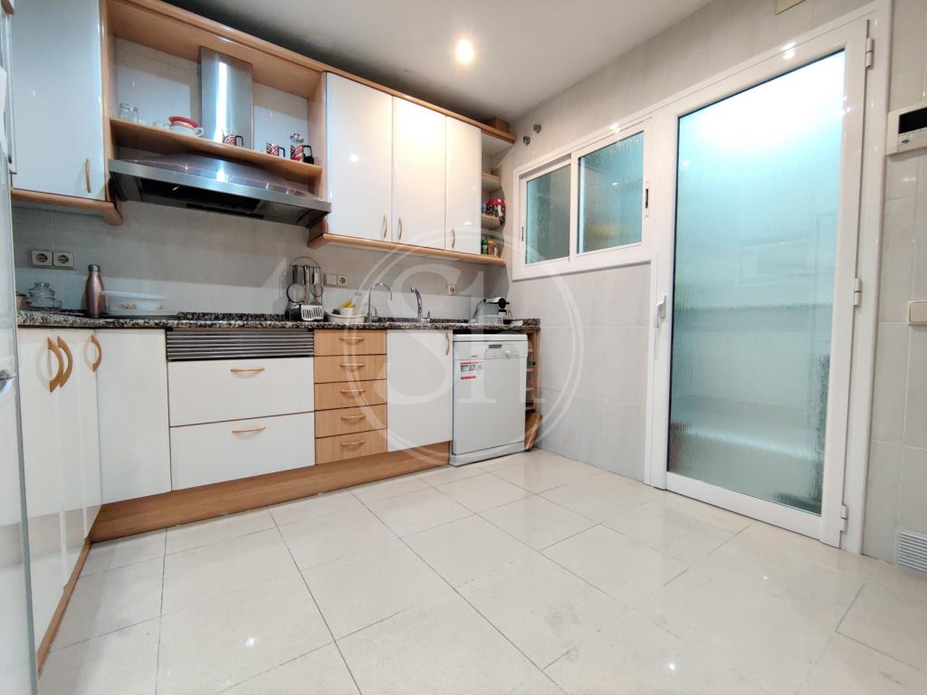 اجاره آپارتمان مبله سه خوابه در بارسلونا